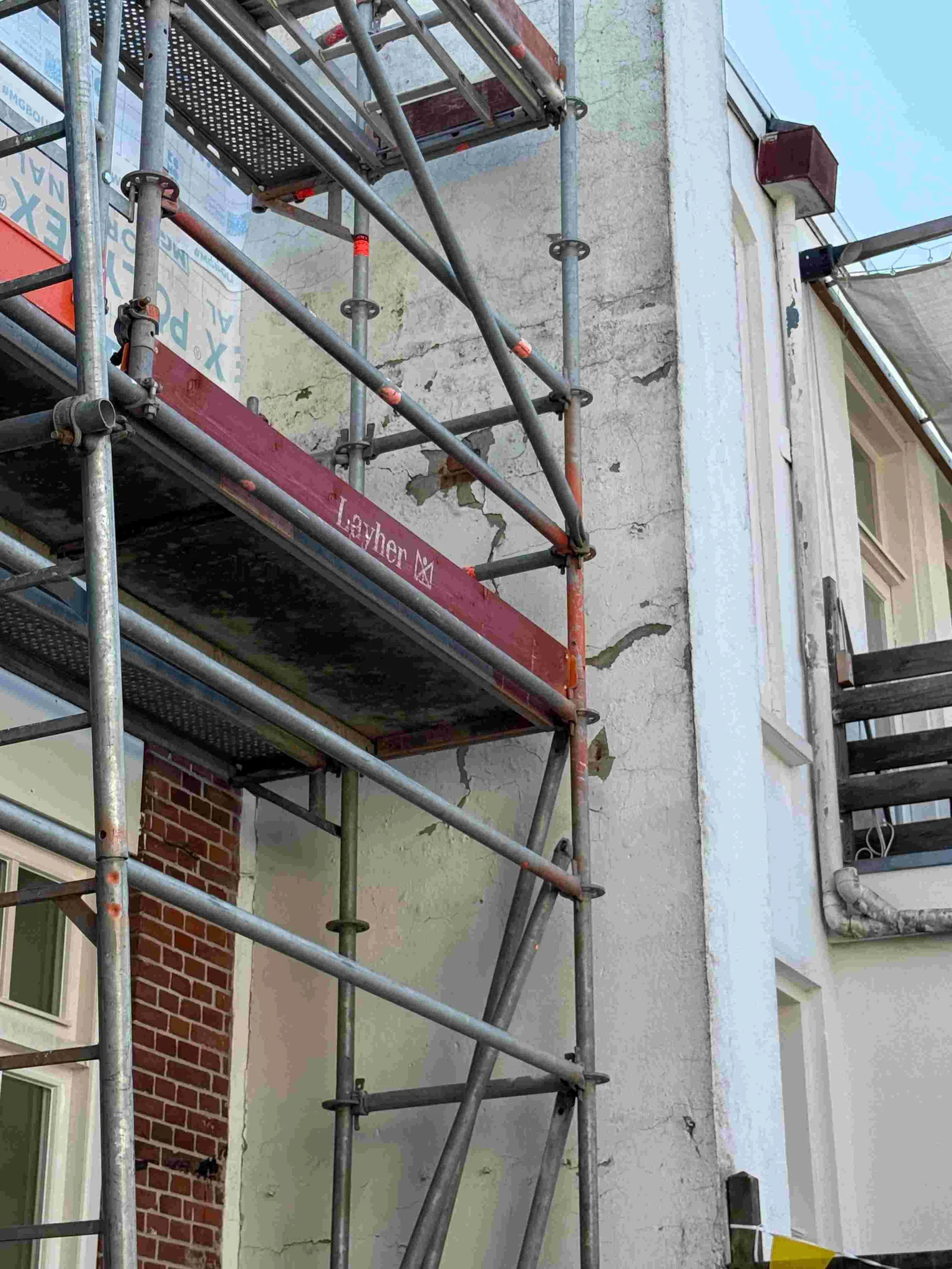 Aardbevingsschade aan uw woning? Wij helpen u van melding tot uitbetaling of herstel